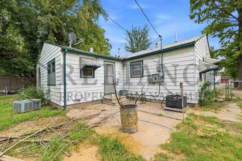 1620 E Selma St - Photo 5 of 47