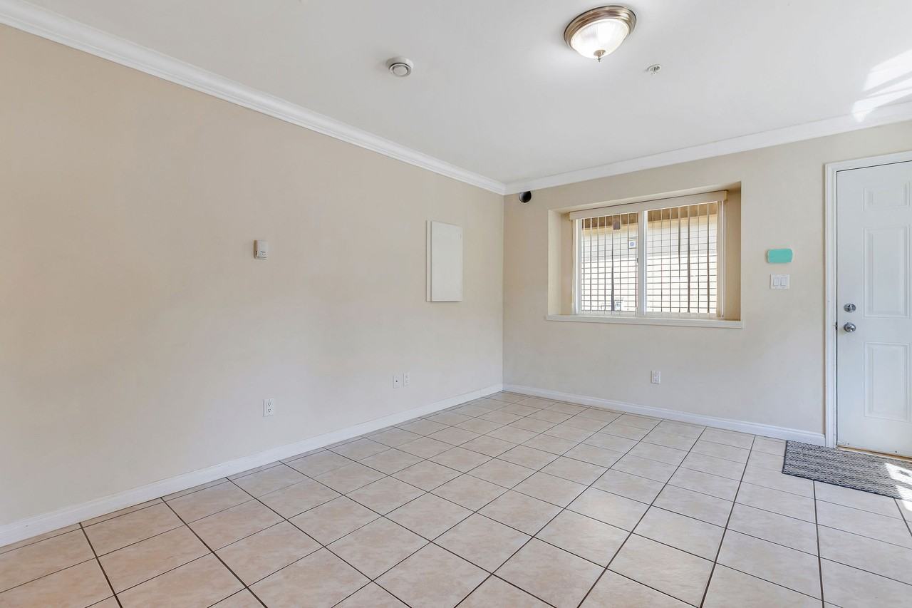 2291 East 12th Avenue - Photo 4 of 10