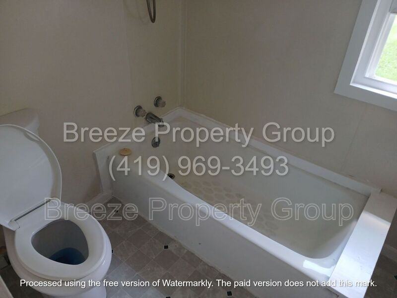 621 N Metcalf St - Photo 2 of 10
