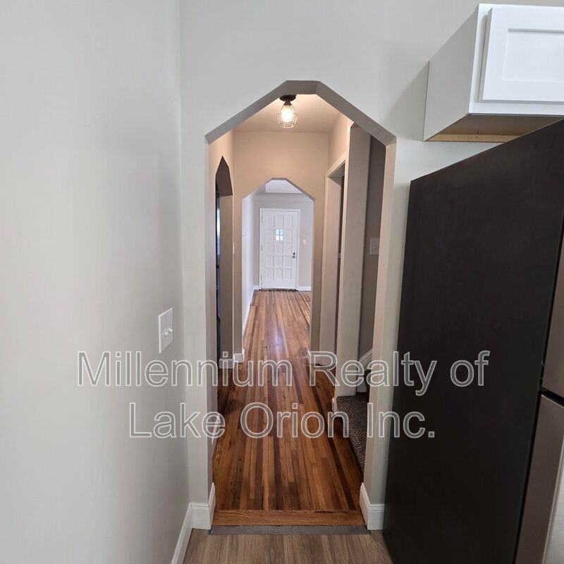 614 E Tennyson Ave - Photo 3 of 35