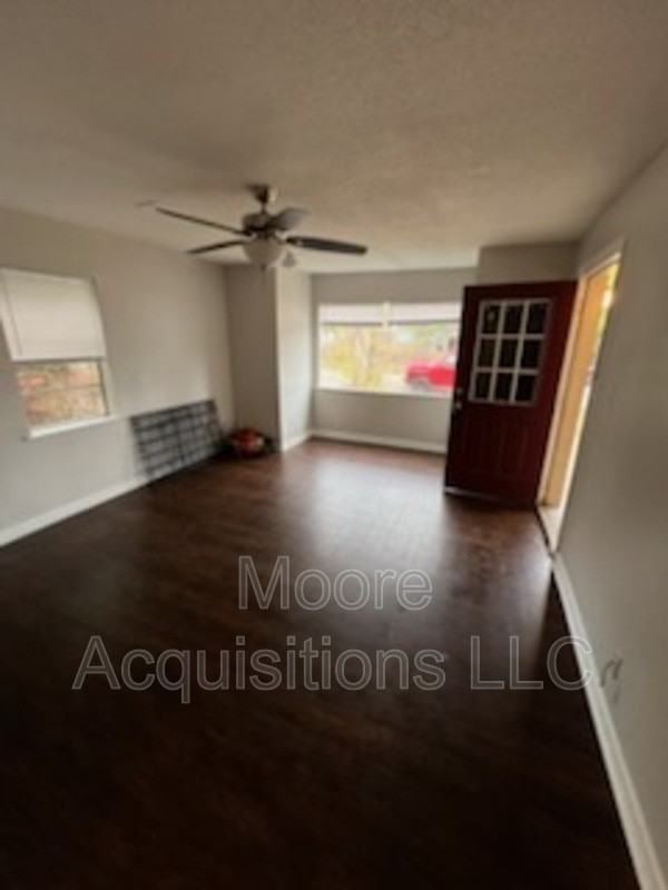 610 W Owing St - Photo 2 of 9