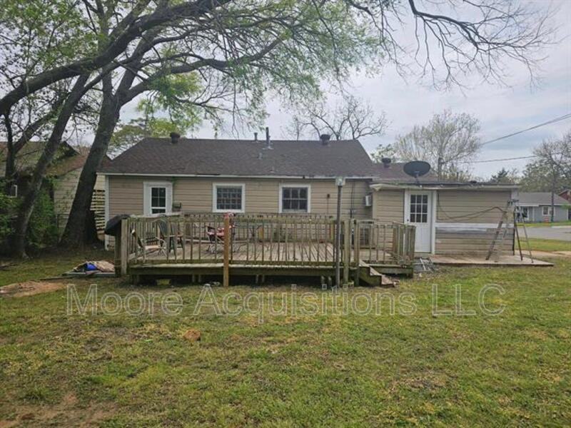 931 W Texas St - Photo 2 of 9