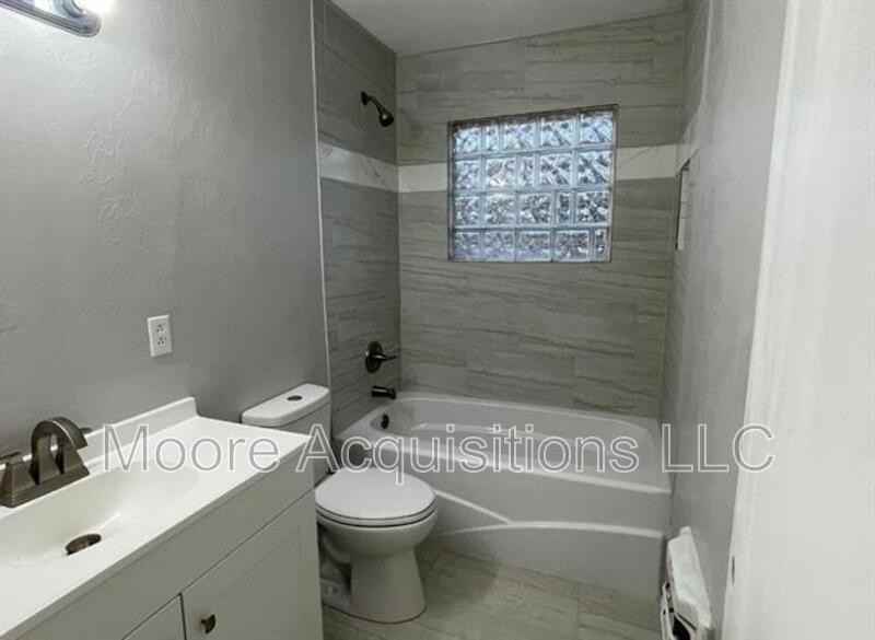 931 W Texas St - Photo 4 of 9