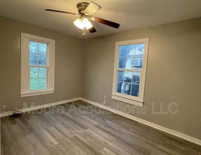 931 W Texas St - Photo 5 of 9