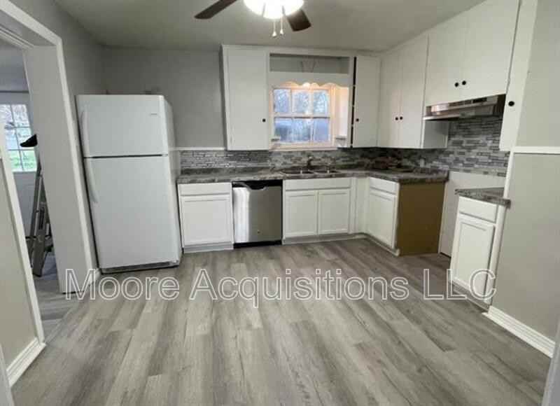 931 W Texas St - Photo 7 of 9