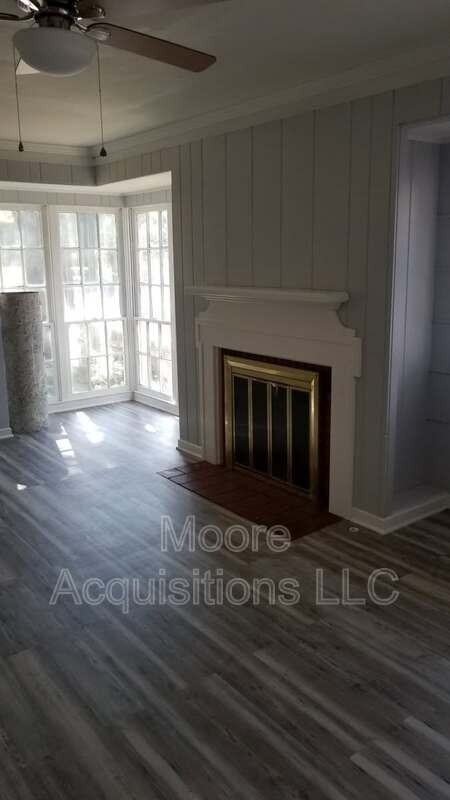 1113 W Walker St - Photo 3 of 7