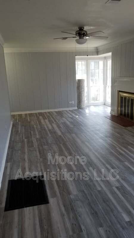 1113 W Walker St - Photo 4 of 7