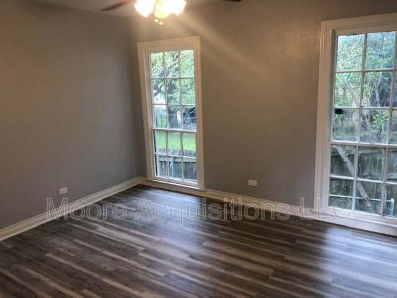 1113 W Walker St - Photo 5 of 7