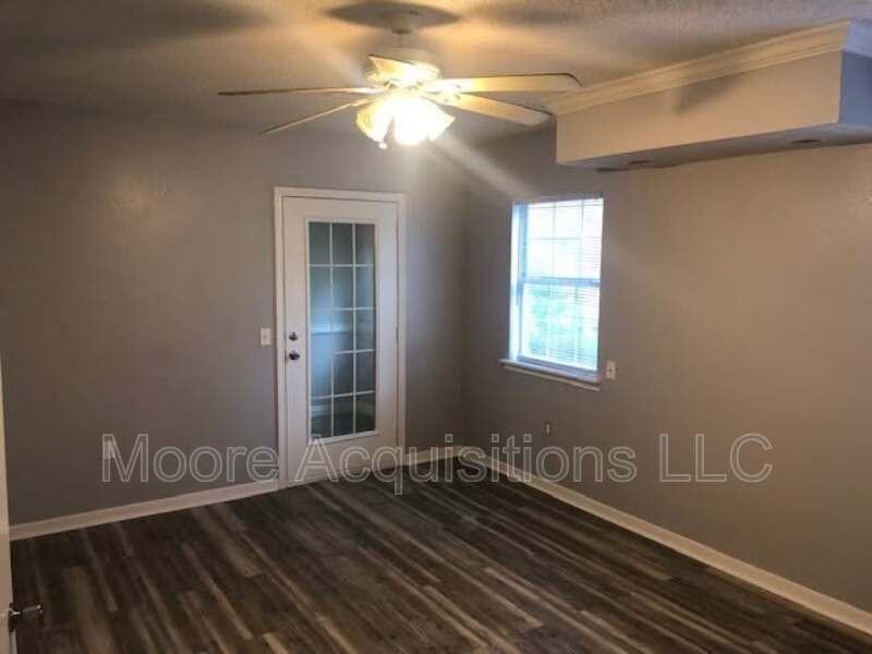 1113 W Walker St - Photo 6 of 7