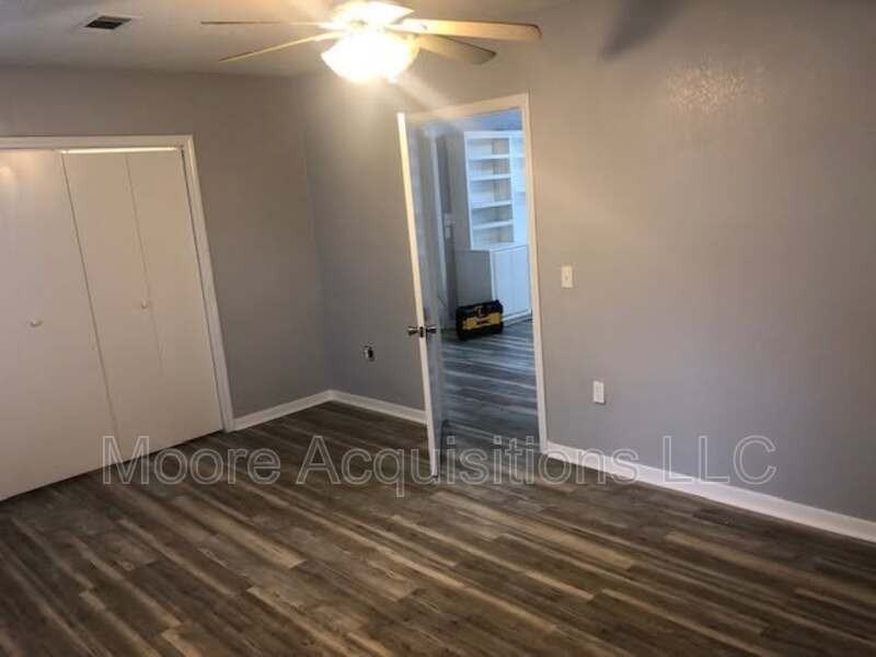 1113 W Walker St - Photo 7 of 7