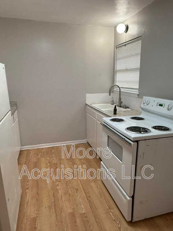 415 W Rainey St #B - Photo 7 of 10