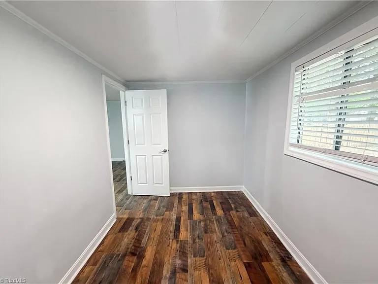 303 Woodbury Street - Photo 5 of 14