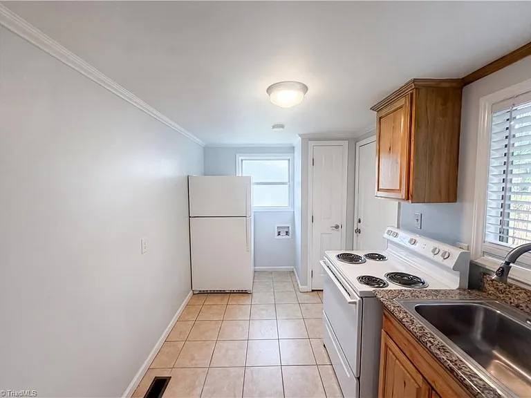 303 Woodbury Street - Photo 3 of 14