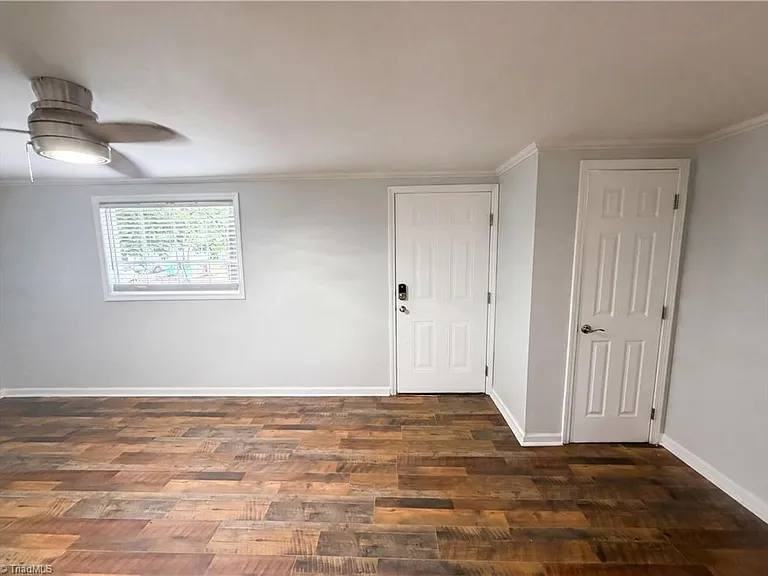 303 Woodbury Street - Photo 4 of 14