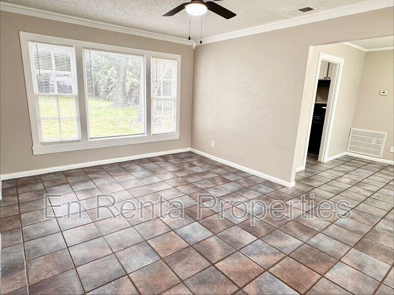 601 W Beach St - Photo 2 of 20