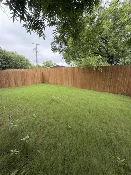 303 Live Oak - Photo 2 of 25