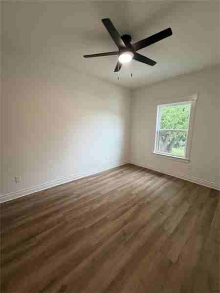 303 Live Oak - Photo 5 of 25