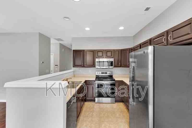 11054 Dixie Hills Dr - Photo 3 of 23