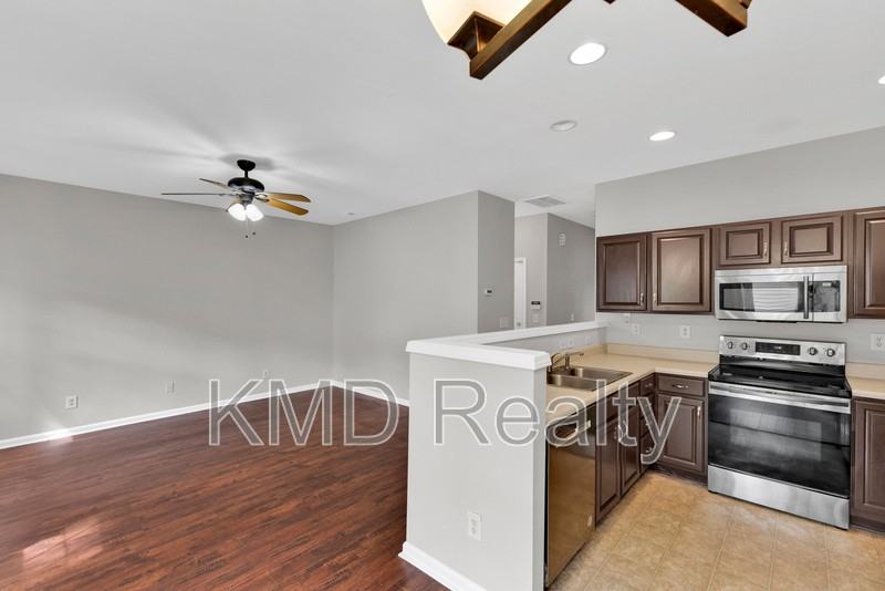11054 Dixie Hills Dr - Photo 4 of 23
