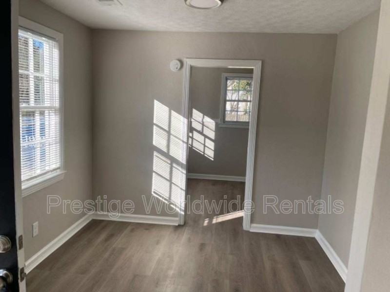 2338 Banks Ave - Photo 3 of 6