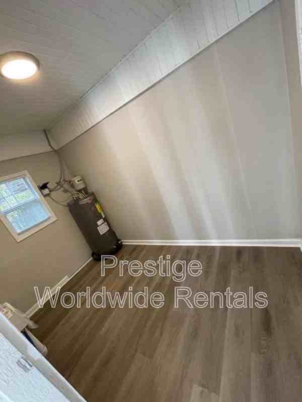 2338 Banks Ave - Photo 4 of 6