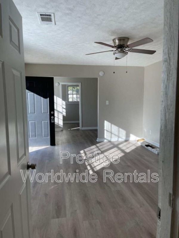 2338 Banks Ave - Photo 5 of 6
