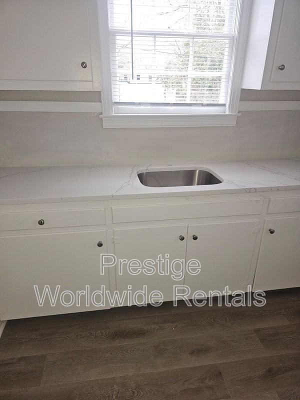 2338 Banks Ave - Photo 6 of 6