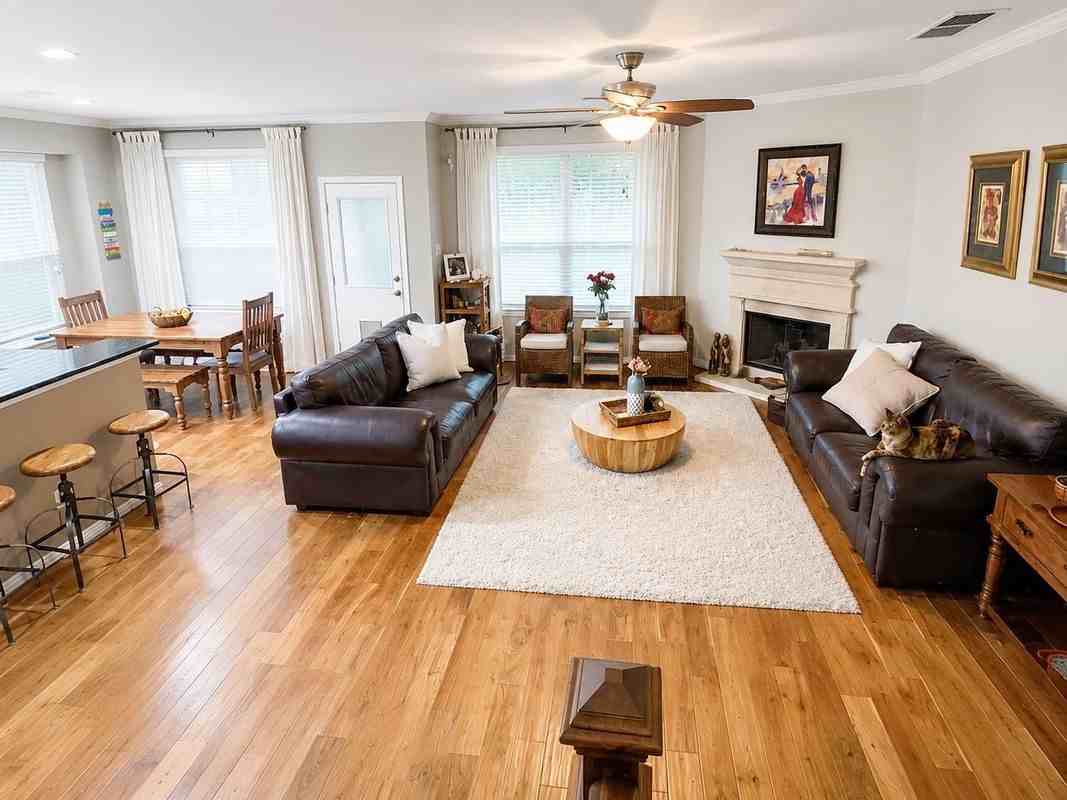 110 N Hawkhurst Cir - Photo 2 of 3