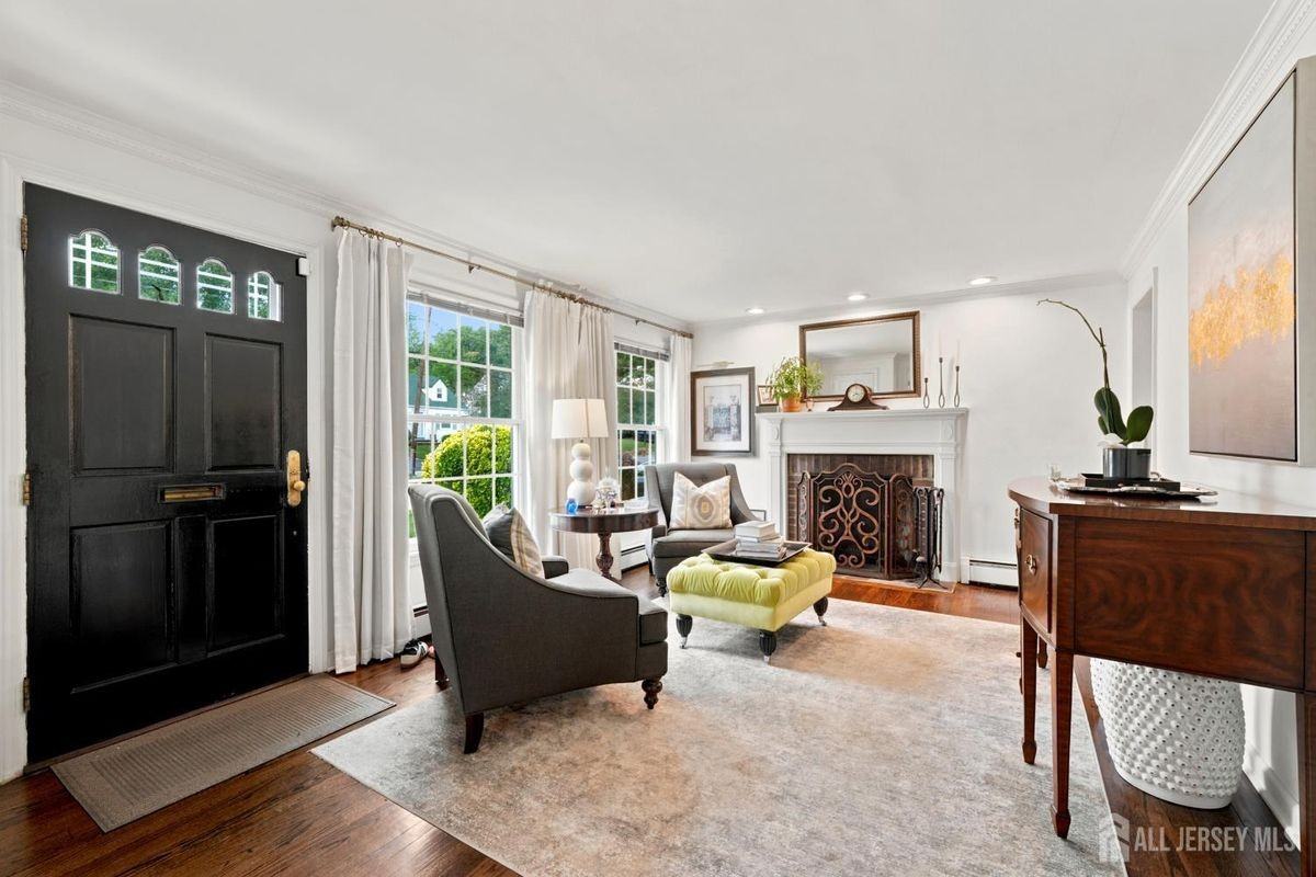 1434 Maplewood Ter - Photo 6 of 19