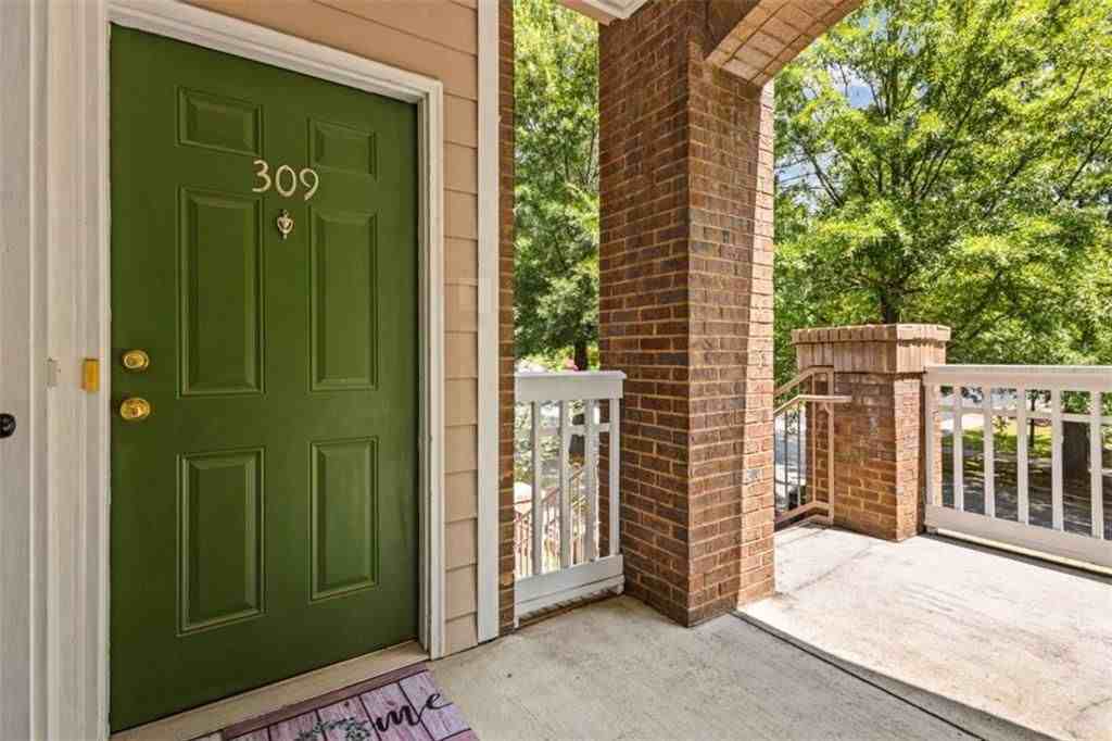 1752 Pryor Rd Sw ##309 - Photo 3 of 19