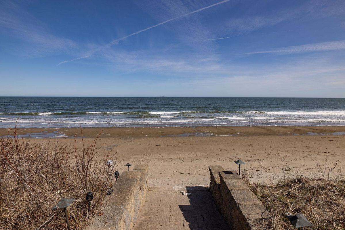 1138 Ocean Blvd - Photo 2 of 50