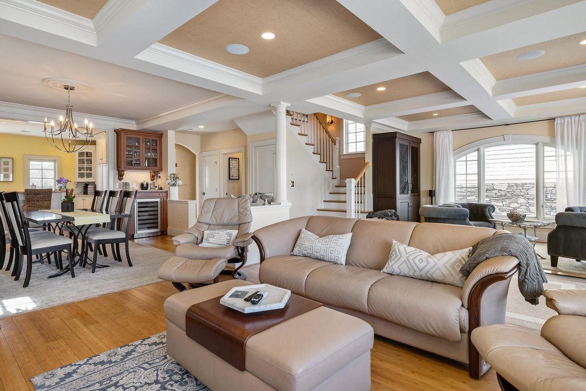1138 Ocean Blvd - Photo 7 of 50