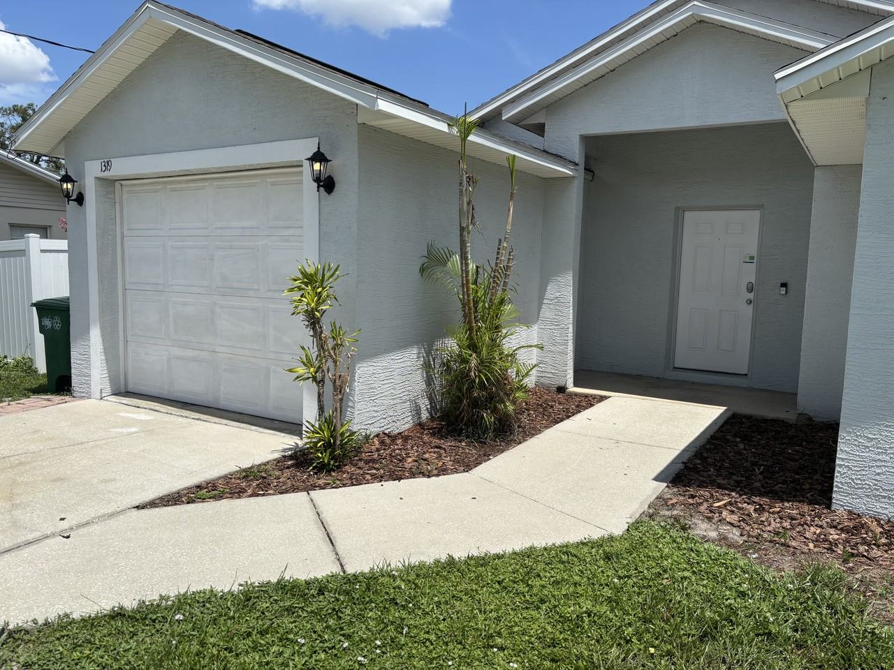 1319 West Knollwood Street - Photo 2 of 7