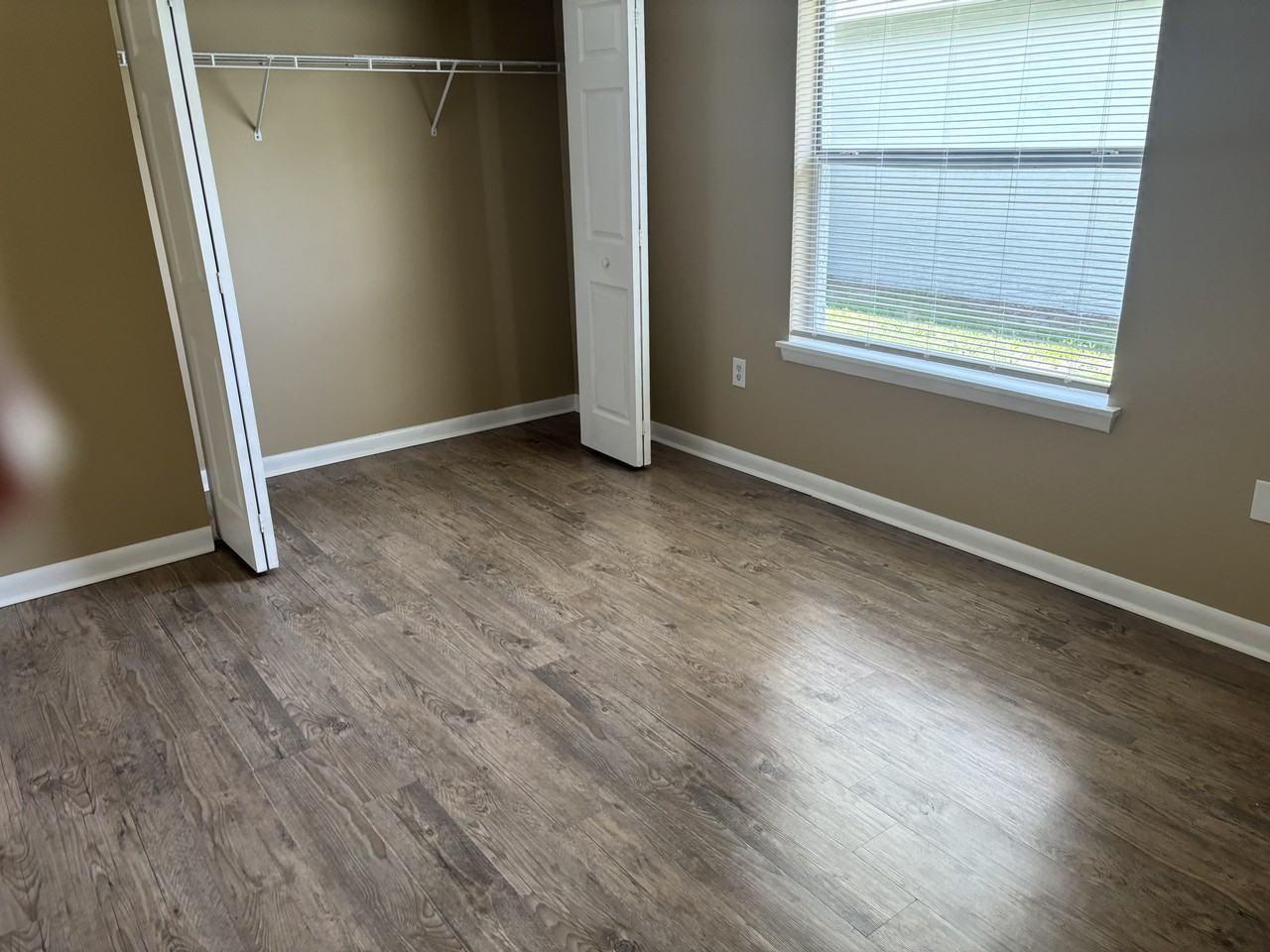 1319 West Knollwood Street - Photo 3 of 7