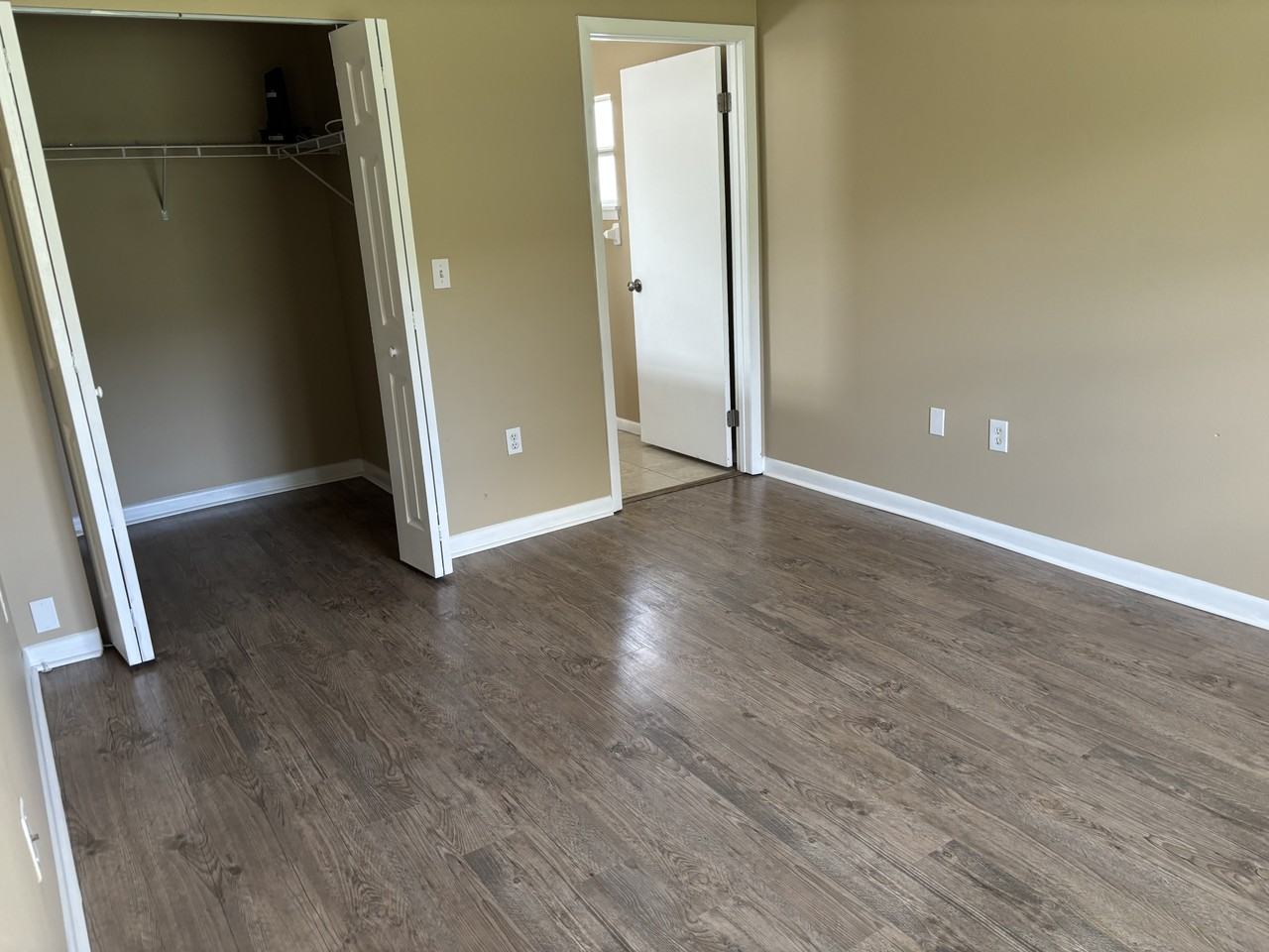 1319 West Knollwood Street - Photo 4 of 7