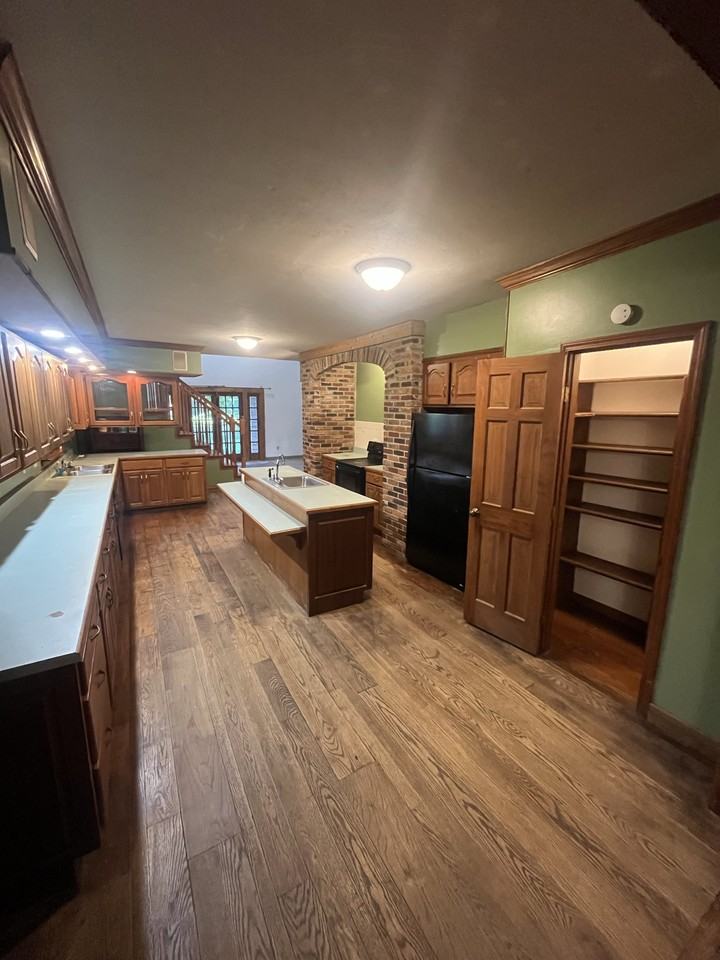 311 W Jefferson St - Photo 3 of 22