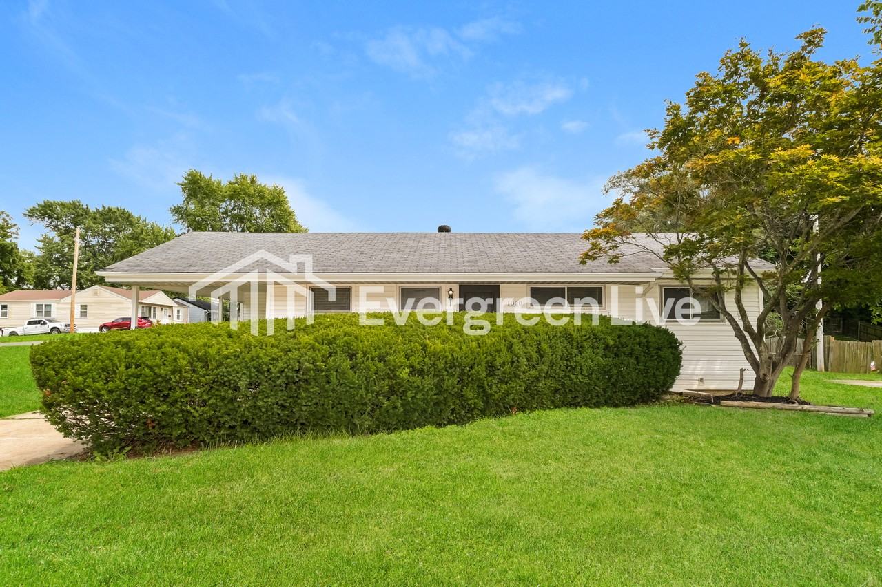 1820 Clover Ln