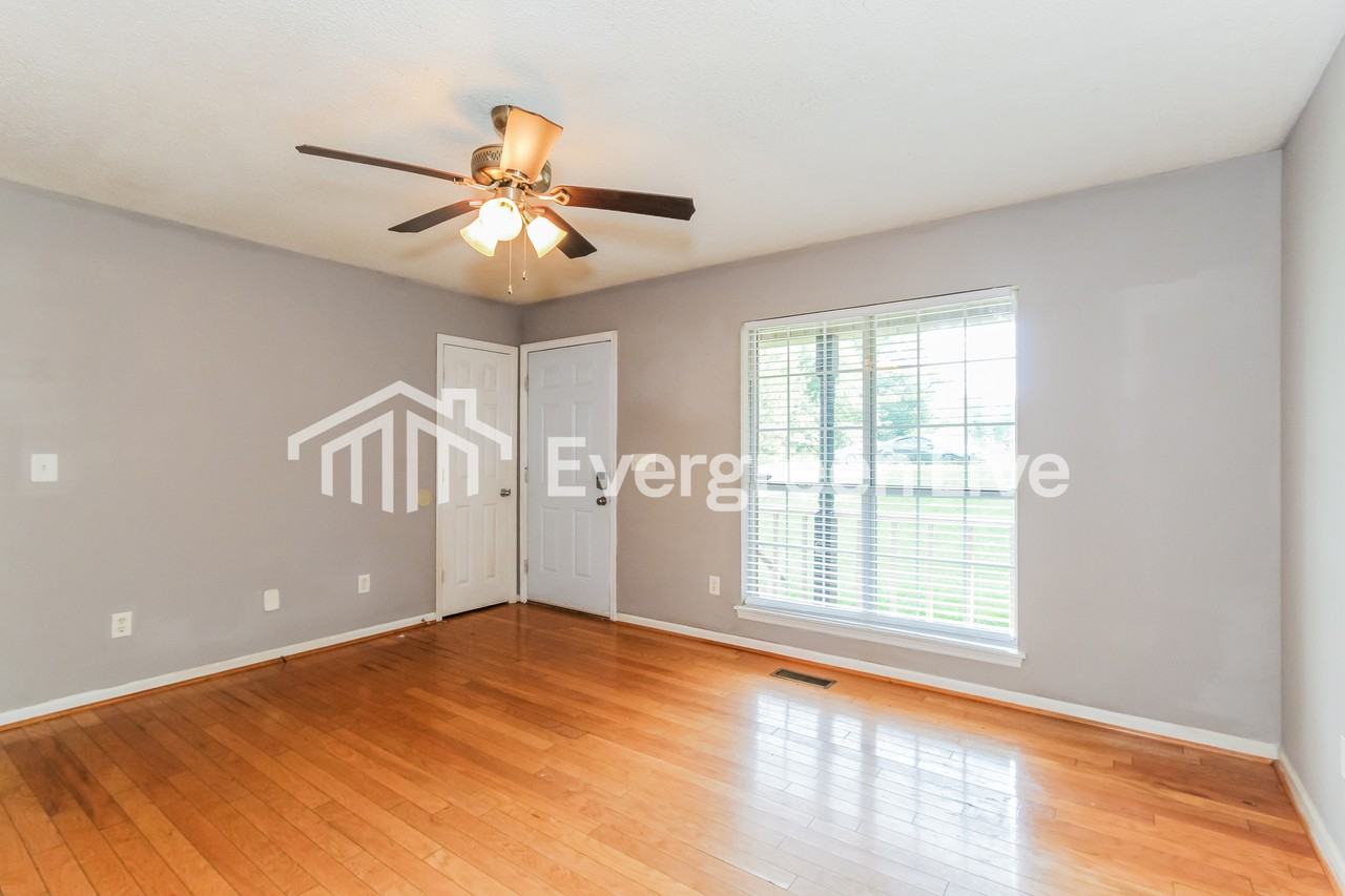 161 Buckingham Cir - Photo 2 of 15