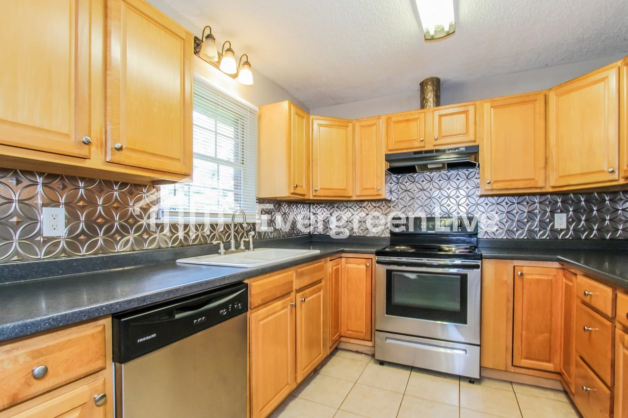 161 Buckingham Cir - Photo 6 of 15