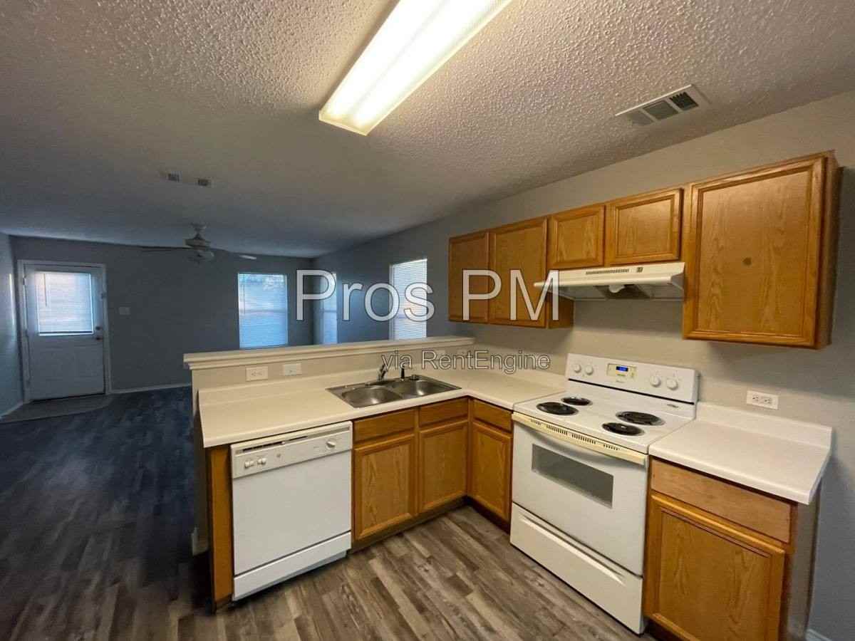 5013 Waterford Dr - Photo 5 of 10