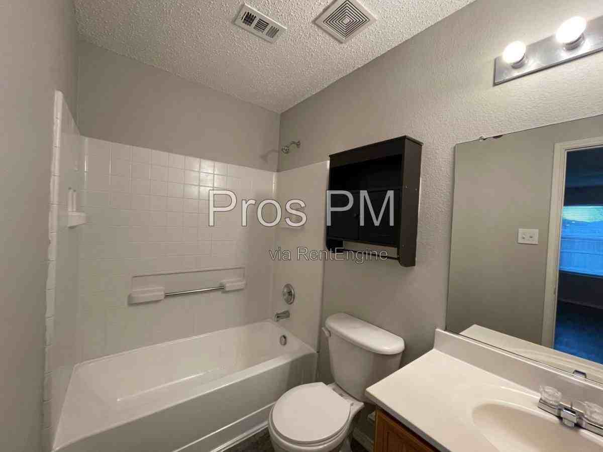 5013 Waterford Dr - Photo 6 of 10