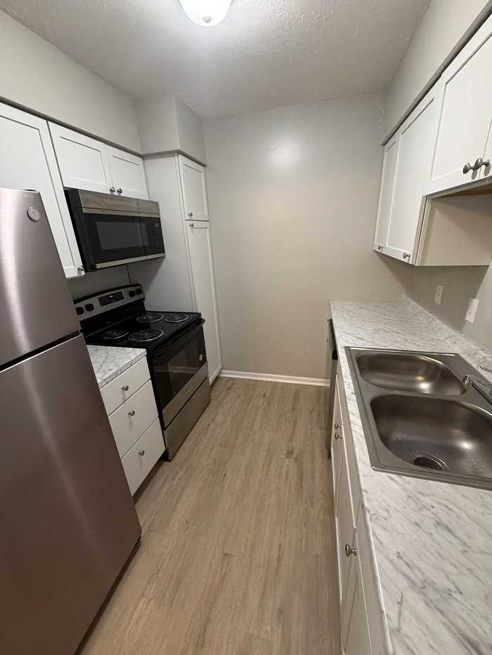 429 S Sycamore St #8