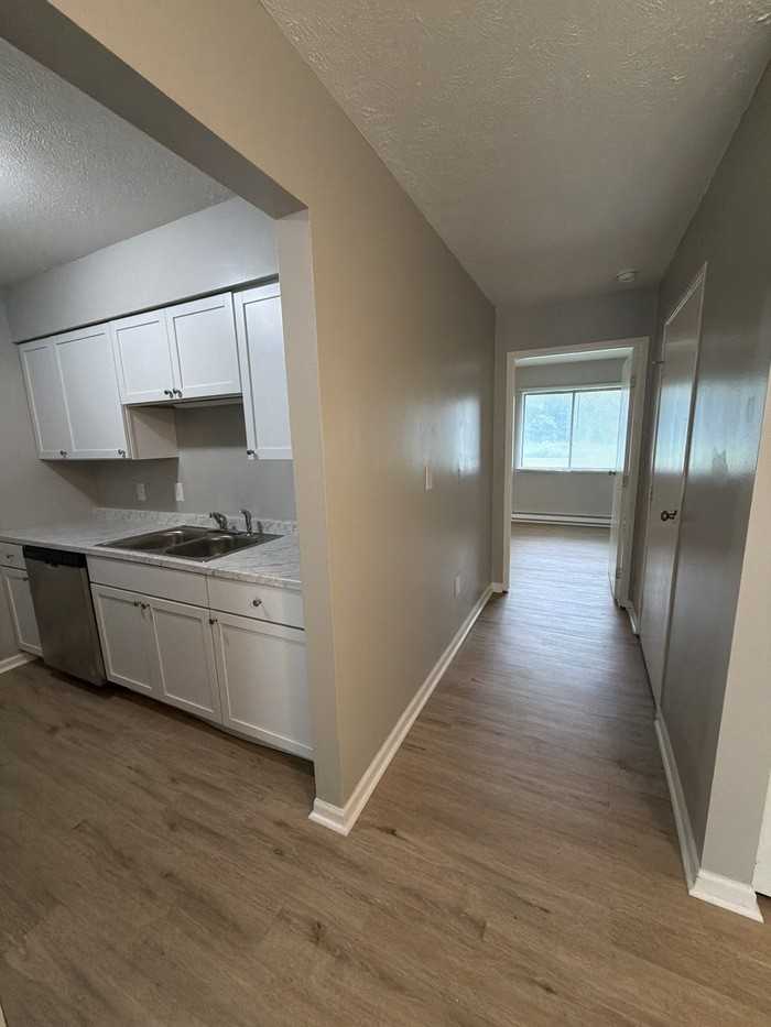 429 S Sycamore St #8 - Photo 6 of 12
