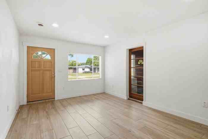 4325 S Coolidge Ave - Photo 4 of 27
