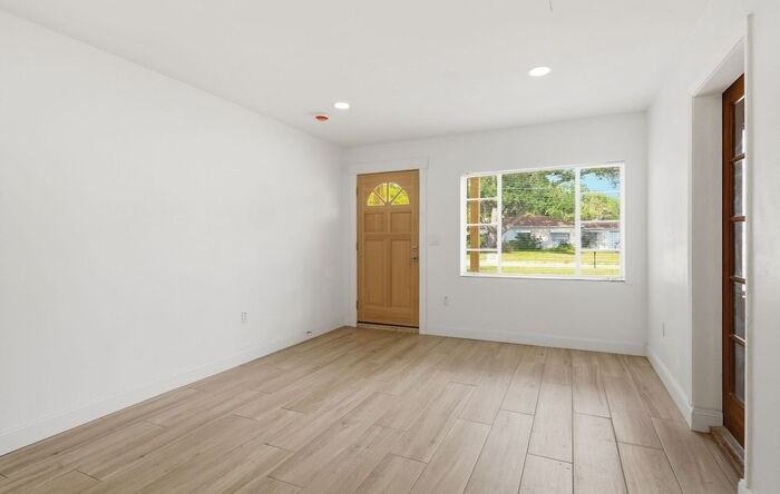 4325 S Coolidge Ave - Photo 5 of 27