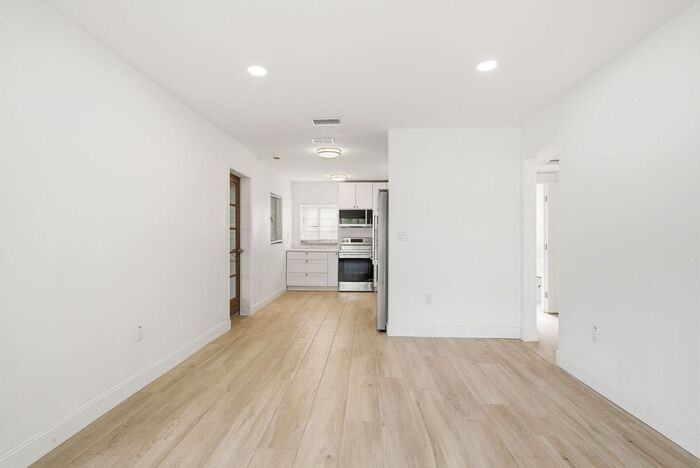 4325 S Coolidge Ave - Photo 7 of 27