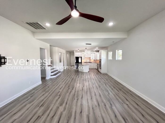732 Prescott Ln - Photo 3 of 38