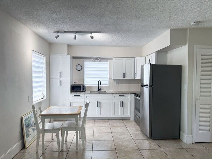 1196 Angle Rd #B - Photo 5 of 10