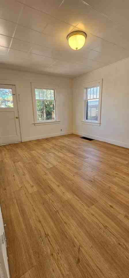 209 15th St - Photo 2 of 17