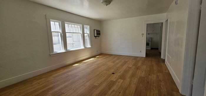 209 15th St - Photo 3 of 17